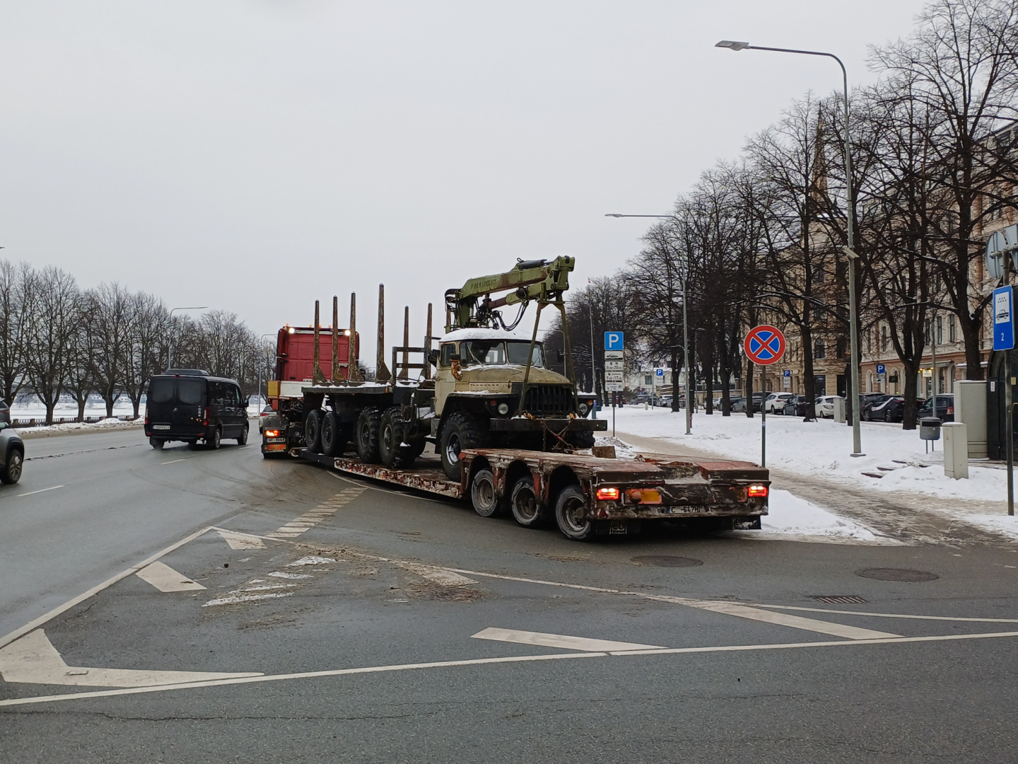 Senlaicīgas meža mašīnas atvešana uz Vecrīgu