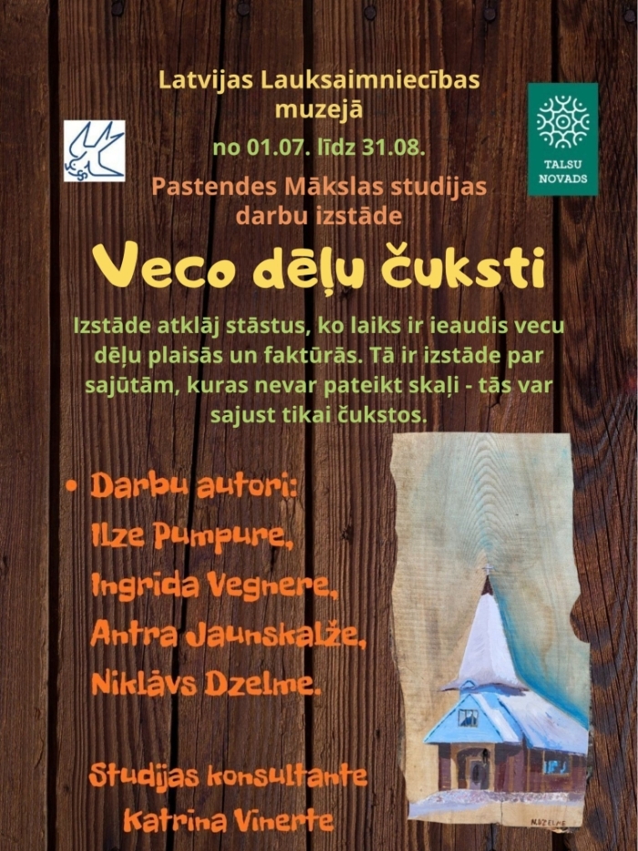 Uz brūniem sētas dēļiem uzzīmēts plakāts ar aprakstu par izstādi