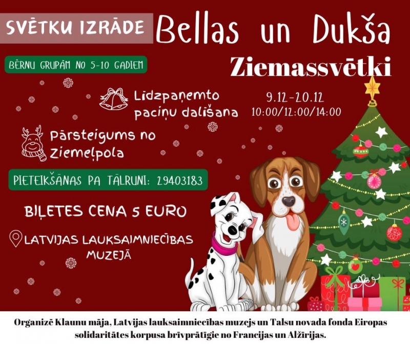 Afiša svētku pasākumam “Bellas un Dukša Ziemassvētki”. Fons ķiršu sarkans, ar izrotātu egli un dāvanām zem tās. Pie egles piespiedušies divi suņi