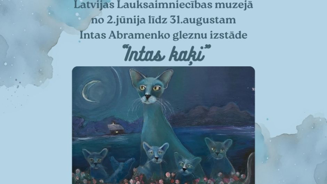 Gleznu izstādes afiša. Attēla centrā pelēkmelna kaķene ar pieciem kaķēniem sēž puķēs nakts ainavā