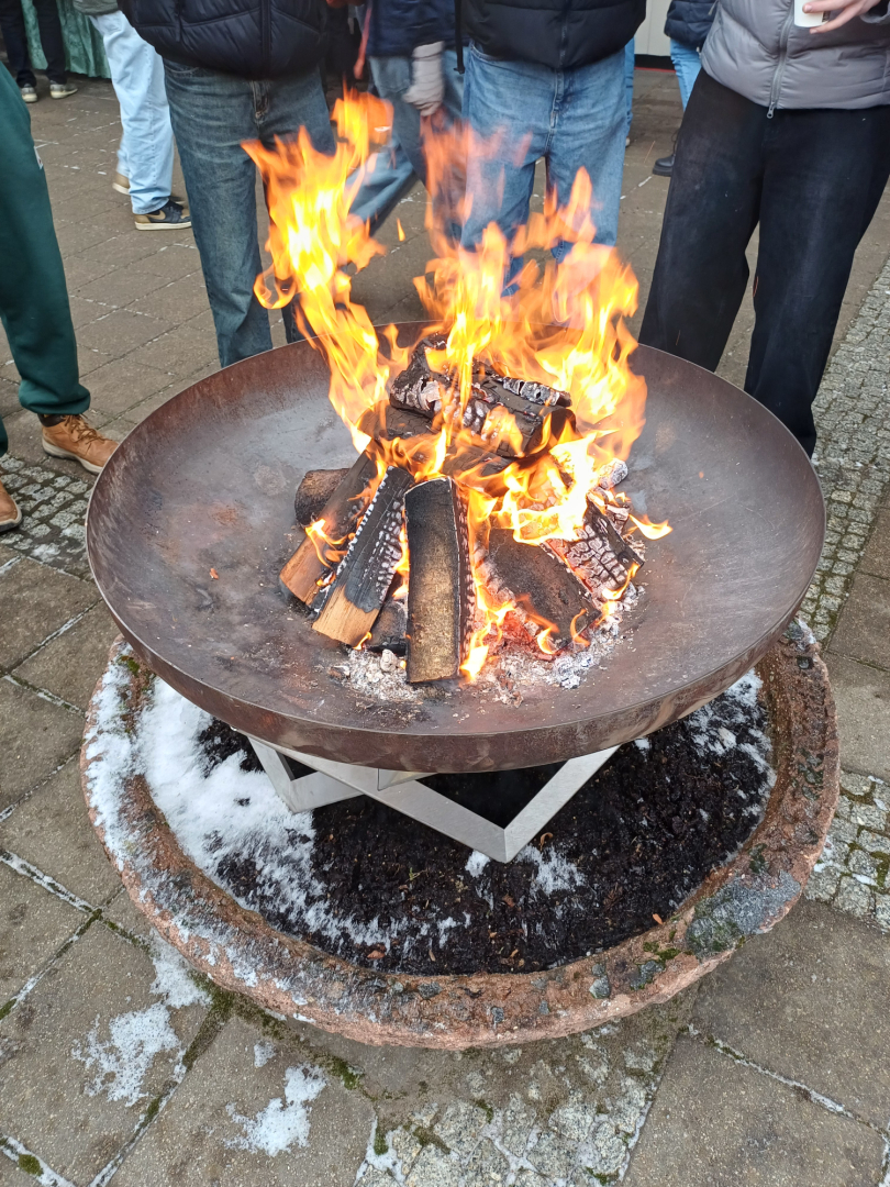 Barikāžu atcere pie ugunskura