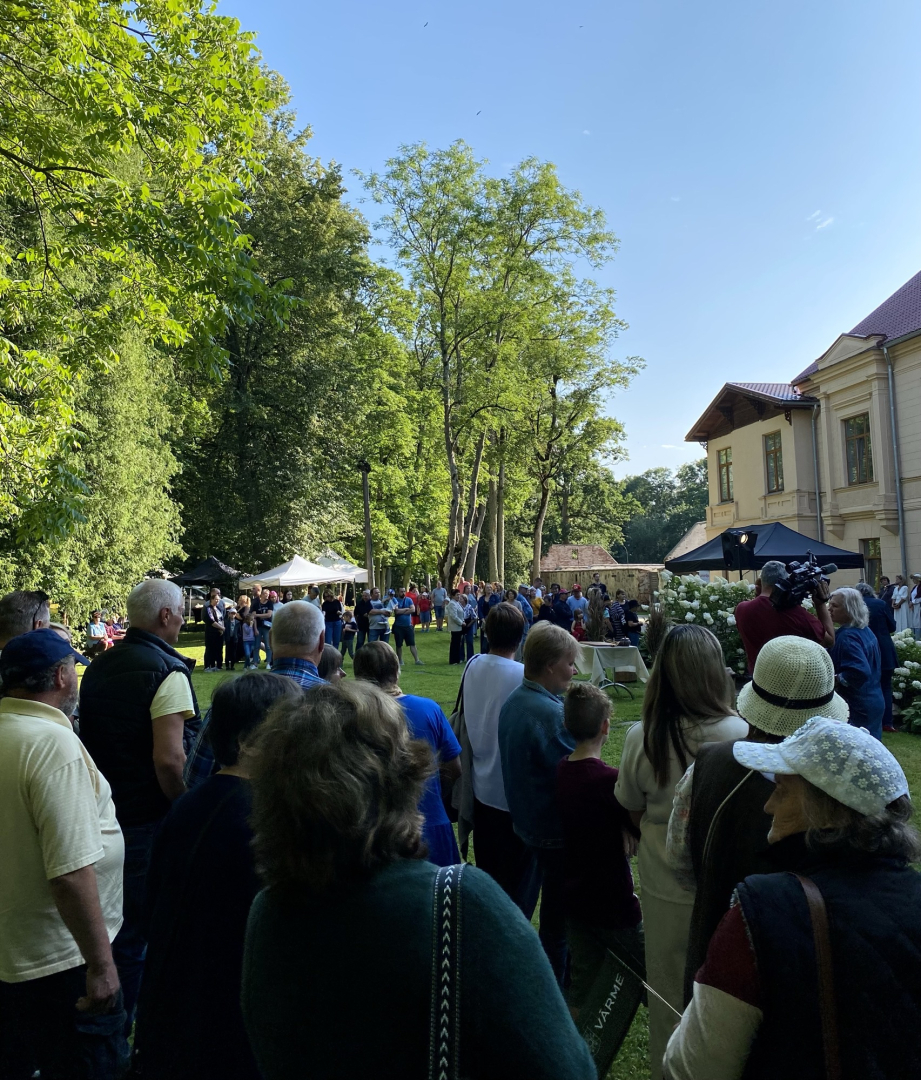 Apmeklētāji bauda maizes svētku atmosfēru Vārmē