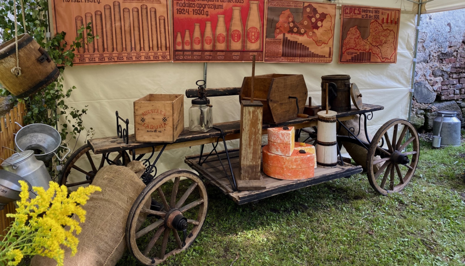 Latvijas Lauksaimniecības muzeja ekspresizstāde “Sieru ēdu, pienu dzēru, sūkalās(i) mazgājos”