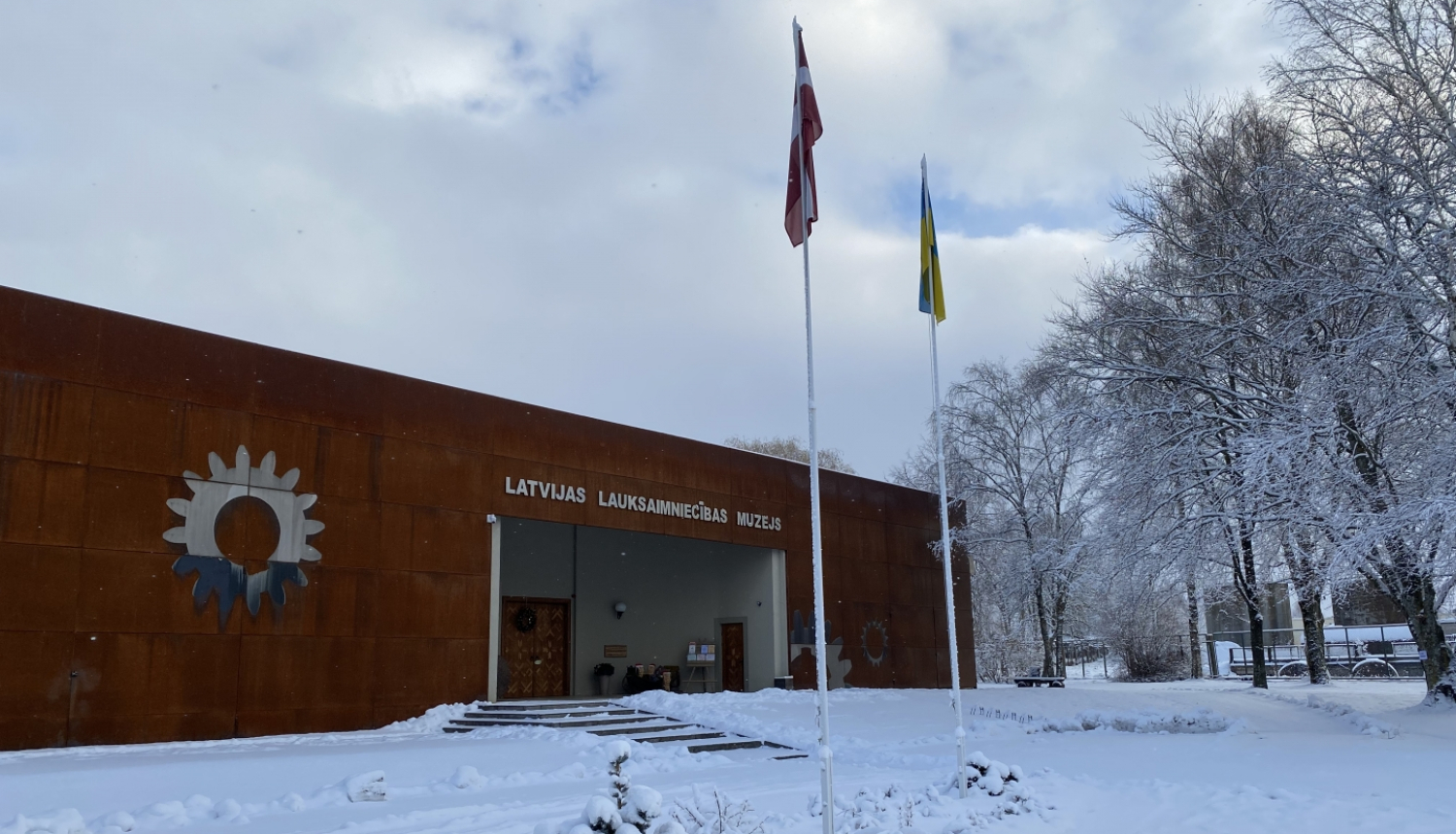 Latvijas Lauksaimniecības muzeja ēka sniegotā ainavā